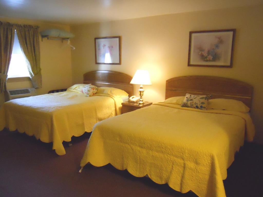 Autumn Breeze Motor Lodge North Woodstock Room photo