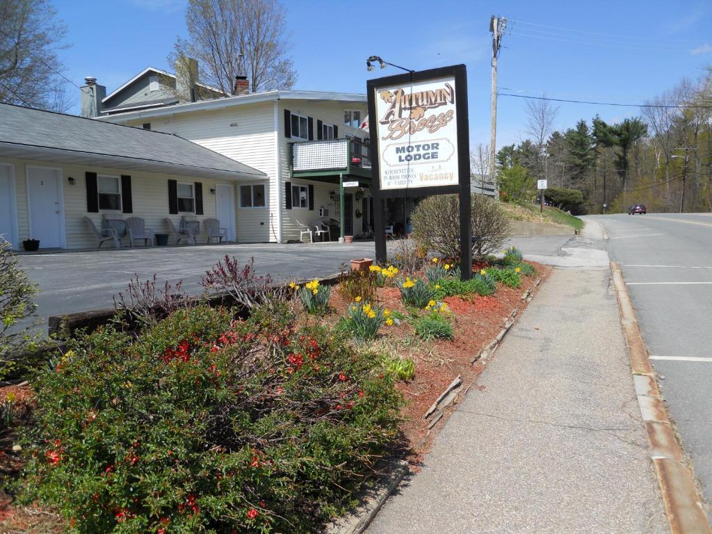 Autumn Breeze Motor Lodge North Woodstock Exterior photo