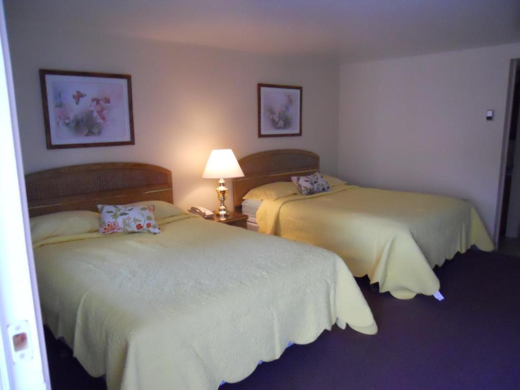 Autumn Breeze Motor Lodge North Woodstock Exterior photo