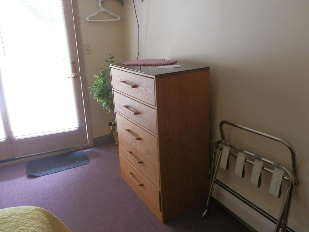 Autumn Breeze Motor Lodge North Woodstock Room photo